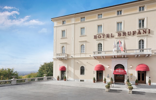 シーナ ブルファニ