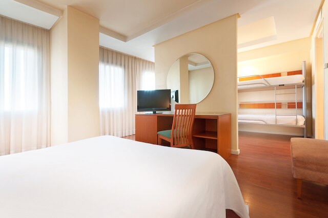 ホテル マドリード チャマルティン アフィリアテッド バイ メリア