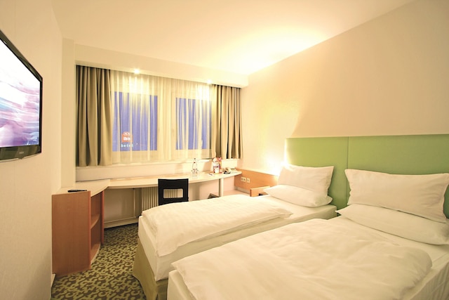 イビスドレスデンバスタイ