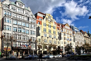 アンバサダー ズラタ ウサ