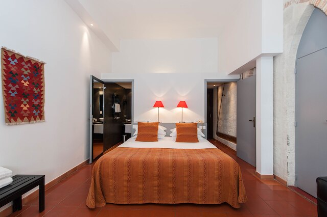 ホテル レ クロワトル サン ルイ