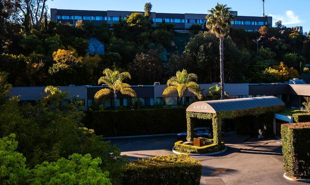 ラックス サンセット ブールバード ホテル