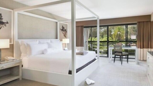 ラックス サンセット ブールバード ホテル