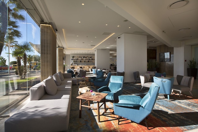 ラディソン ブル ホテル、ニース