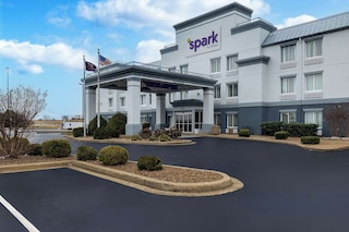 スパーク バイ ヒルトン エバンズビル イースト, IN