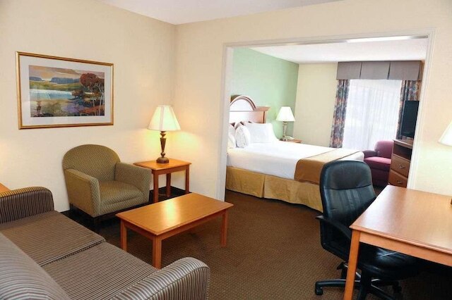 コンフォート イン & スイーツ フルトンデール ガーデンデール I65