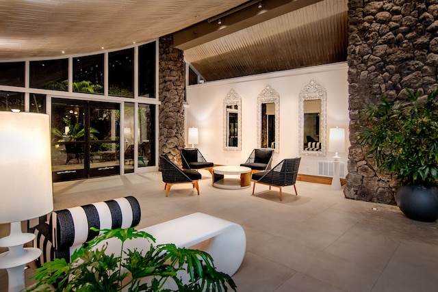 ハンフリーズ ハーフ ムーン イン