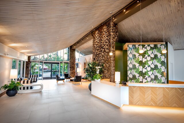 ハンフリーズ ハーフ ムーン イン