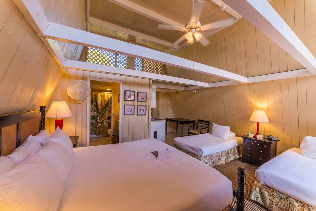 10.ホテル モロカイ