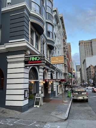 ジ アンドリュース ホテル