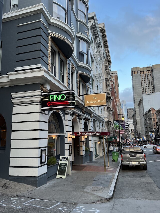 ジ アンドリュース ホテル