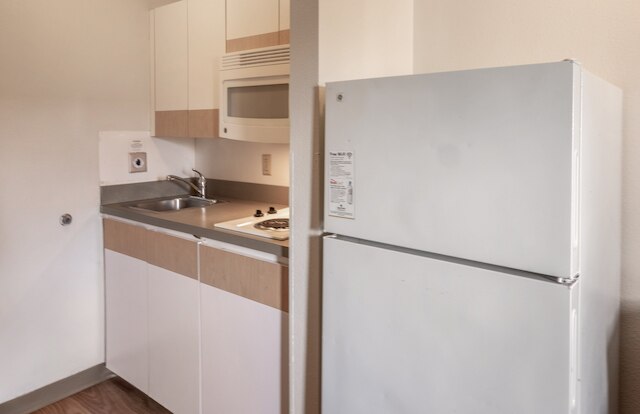 ホームタウン スタジオズ オーランド サウス バイ レッド ルーフ