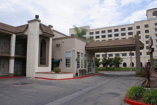 クイーンズ・イン・アナハイム