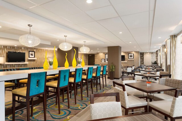 ハンプトン イン アンド スイーツ バイ ヒルトン ダウンタウン バンクーバー