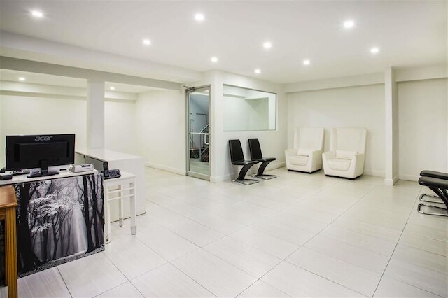 アリヤ ブル イン & スイーツ