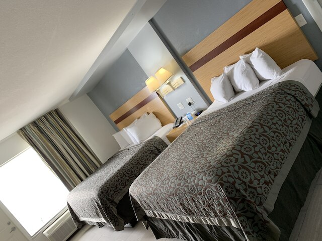 アリヤ ブル イン & スイーツ