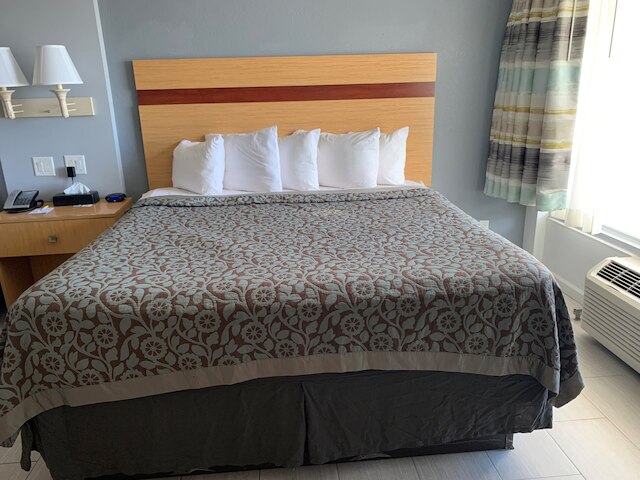 アリヤ ブル イン & スイーツ