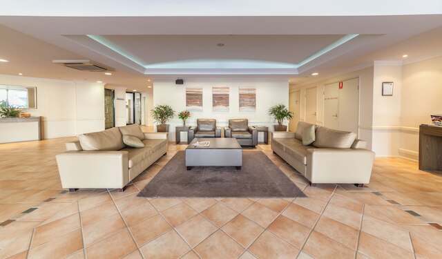 ウエスト エンド セントラル アパートメンツ