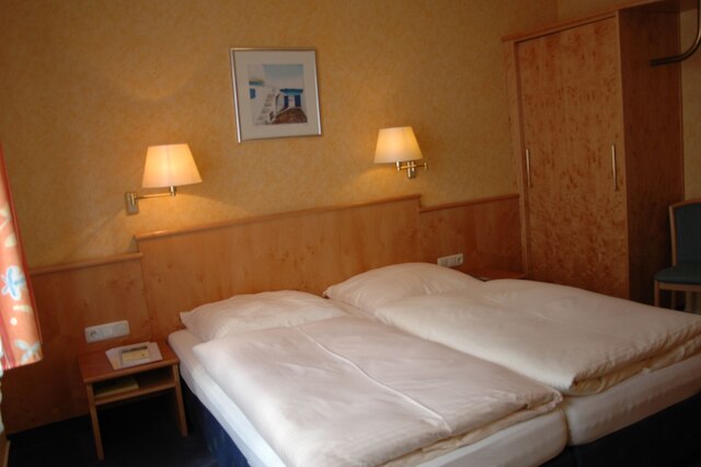 ホテル ツム ベーレン