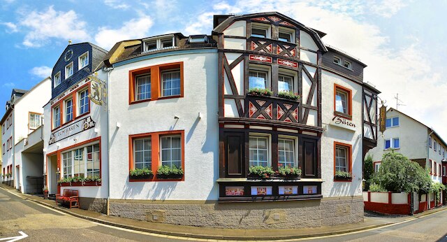 ホテル ツム ベーレン