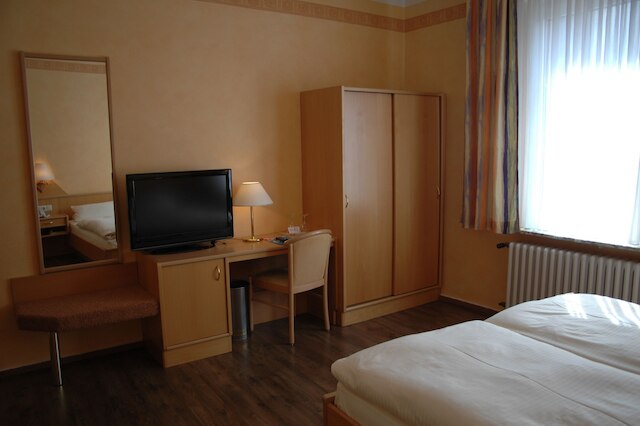 ホテル ツム ベーレン