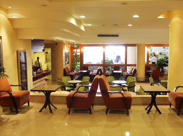 アンバサダー ホテル