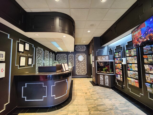 ディヴィヤ・スートラ・スイーツ オン ロブソン ダウンタウン バンクーバー