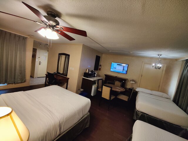 ディヴィヤ・スートラ・スイーツ オン ロブソン ダウンタウン バンクーバー