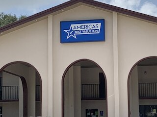 アメリカズ ベスト バリュー イン & スイーツ メルボルン