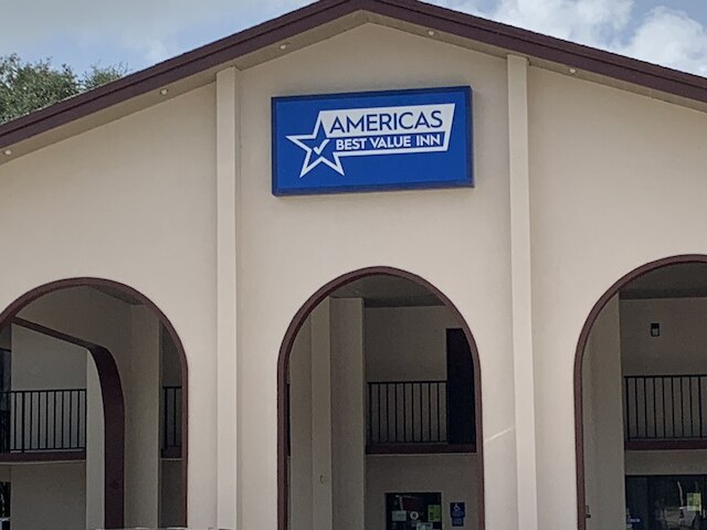 アメリカズ ベスト バリュー イン & スイーツ メルボルン