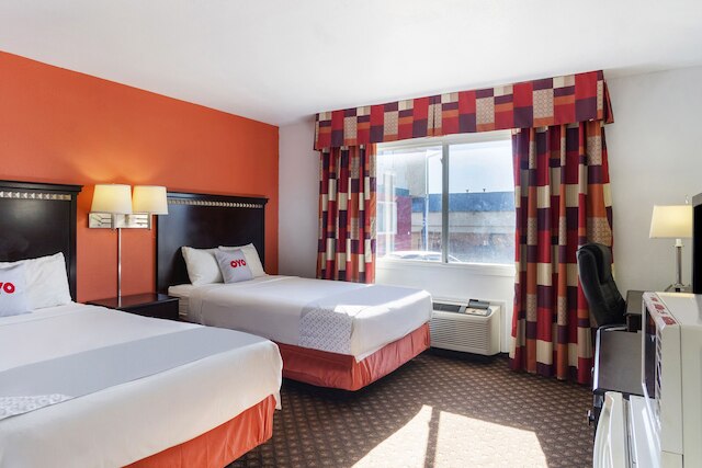 OYO タウンハウス ドッジ シティ KS