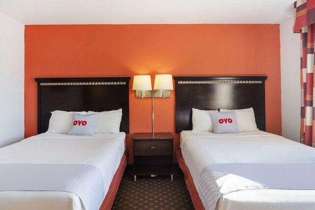 OYO タウンハウス ドッジ シティ KS