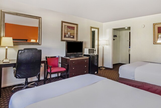 OYO タウンハウス ドッジ シティ KS