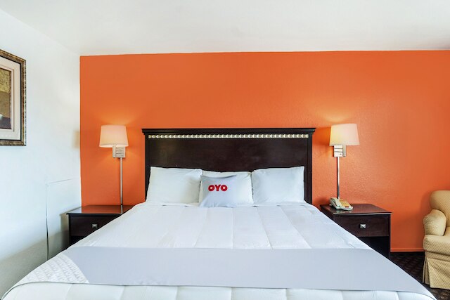 OYO タウンハウス ドッジ シティ KS