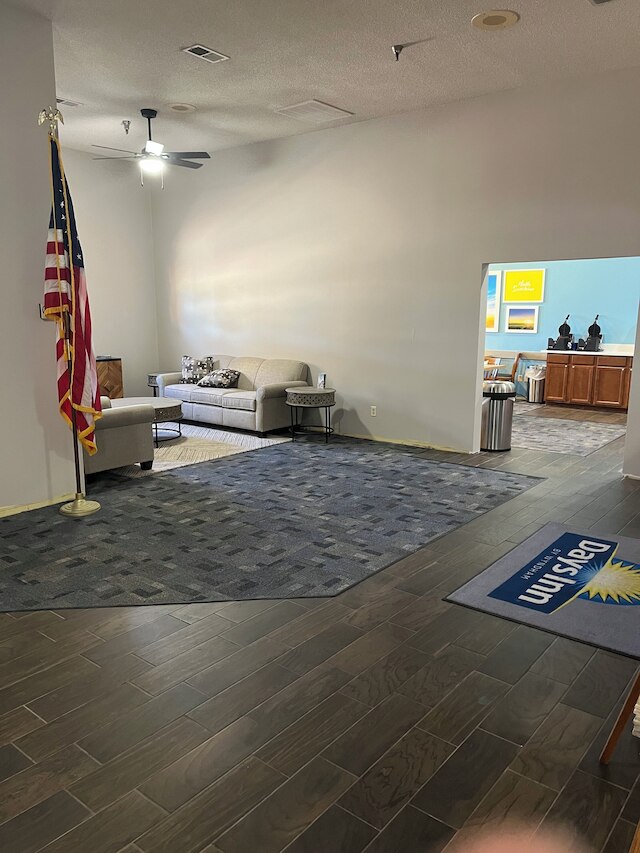 デイズ イン バイ ウィンダム ハッチンソン