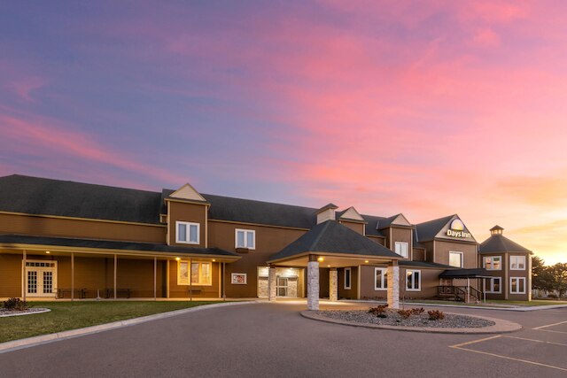 デイズ イン バイ ウィンダム ハッチンソン