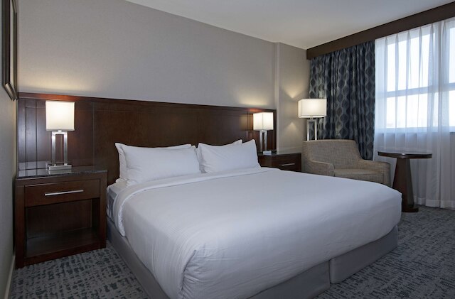 ダブルツリー バイ ヒルトン ホテル カムループス