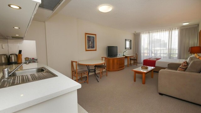 ザ サミット アパートメンツ