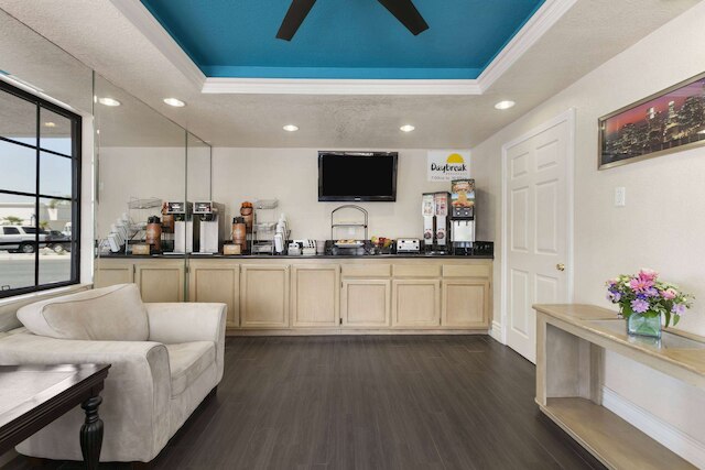 デイズ イン バイ ウィンダム ダウニー