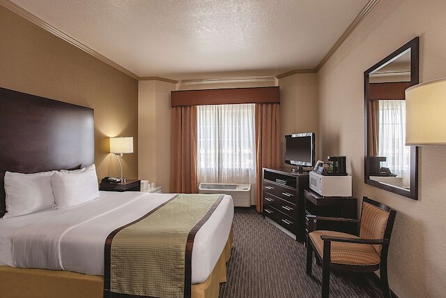 ラ キンタ イン & スイーツ バイ ウィンダムラ デービス