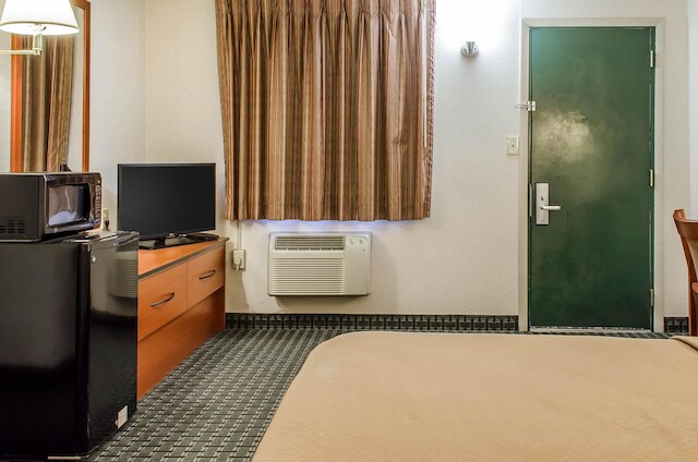 ロードウェイ イン ステート カレッジ - ユニバーシティ近く