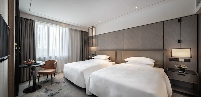 ホテル ランドマーク 広東 (華厦大酒店)