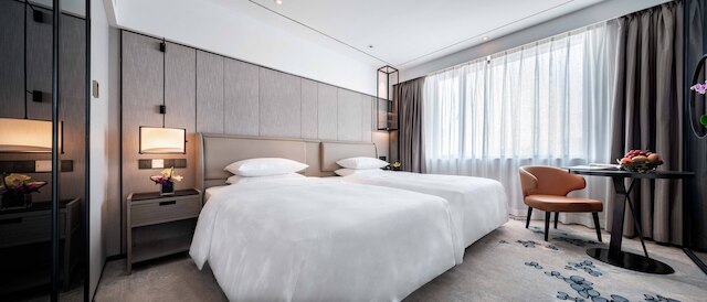 ホテル ランドマーク 広東 (華厦大酒店)