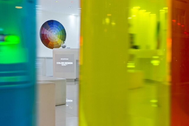 カラー デザイン ホテル