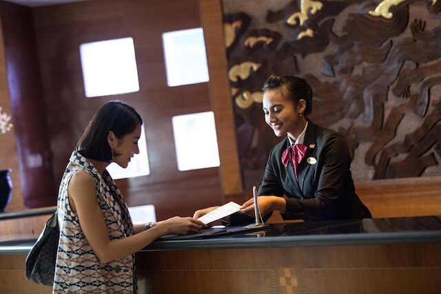 ホテル  サンティカ プレミル スマラン