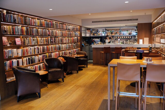 アンバサド ホテル