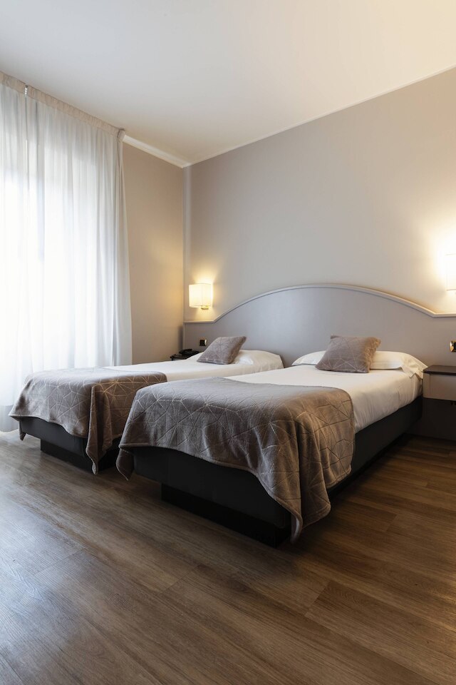 モキンバ ホテルズ バヴィエラ