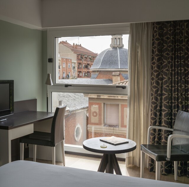 ホテル シウダッド デ ログローニョ