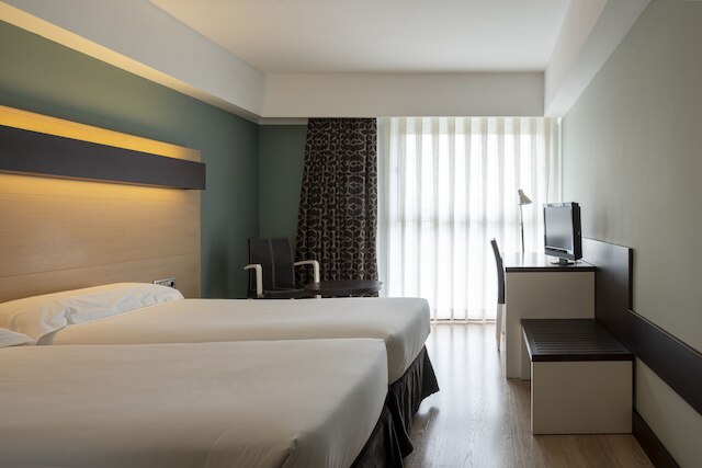 ホテル シウダッド デ ログローニョ