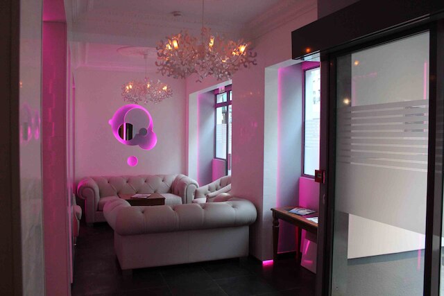 ホテル ルミエールズ モンマルトル パリ